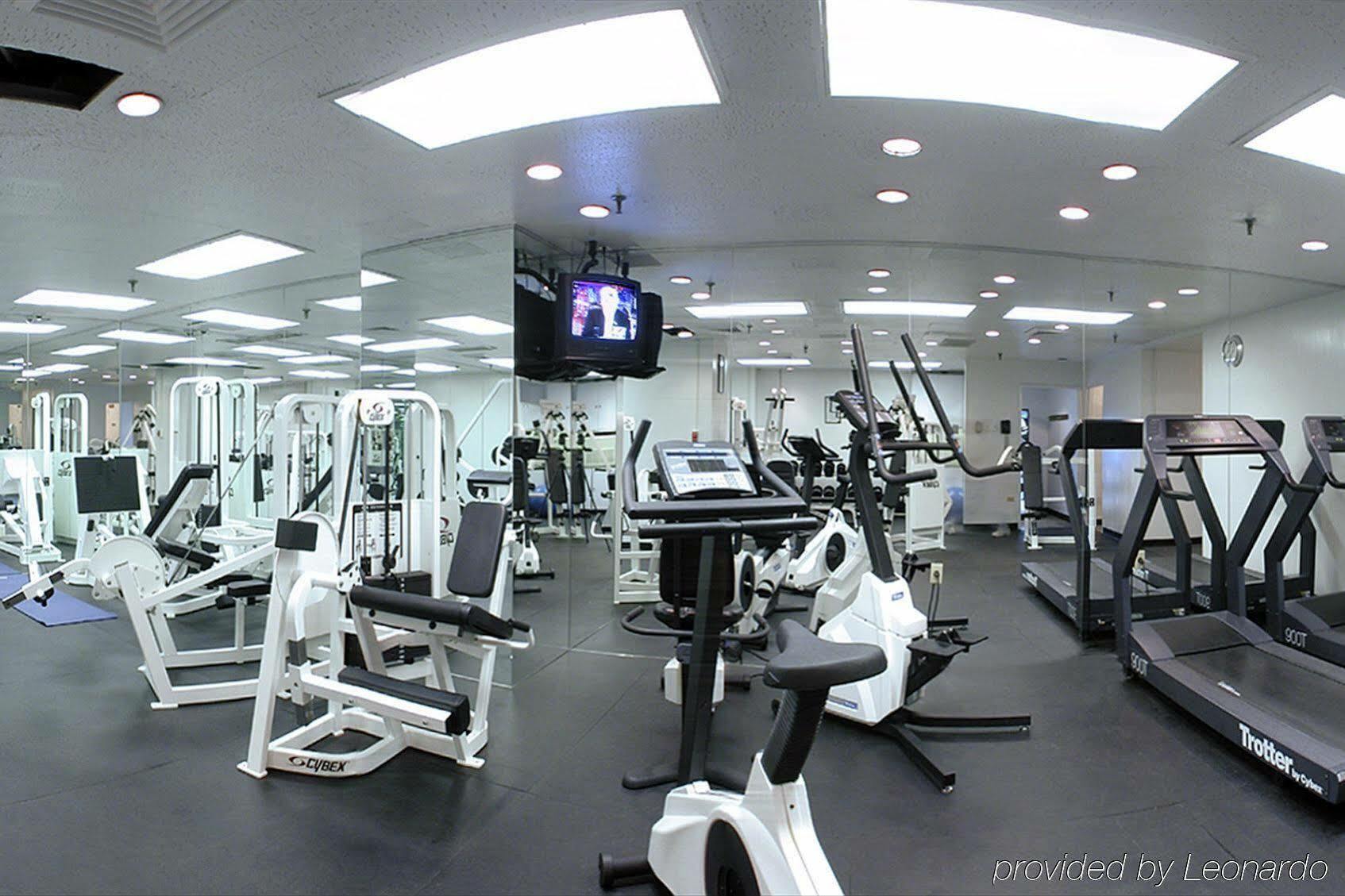Hotel Park Lane New York Servizi foto The photo shows a modern gym or fitness center. The space features various exercise equipment, including treadmills, stationary bikes, and weight machines. There are also mirrors on the walls, which can make the area appear more spacious. A televisio